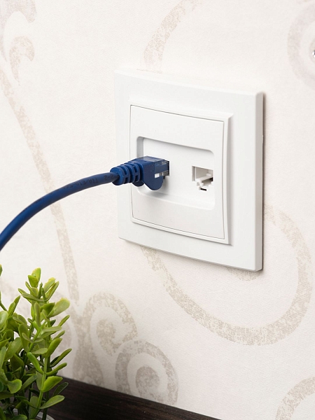 Минск Розетка RJ-45+Phone СП белая EKF