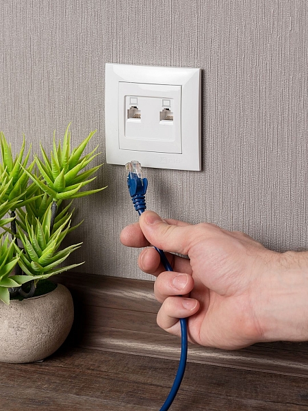 Валенсия розетка компьютерная RJ-45 2-местная белая EKF